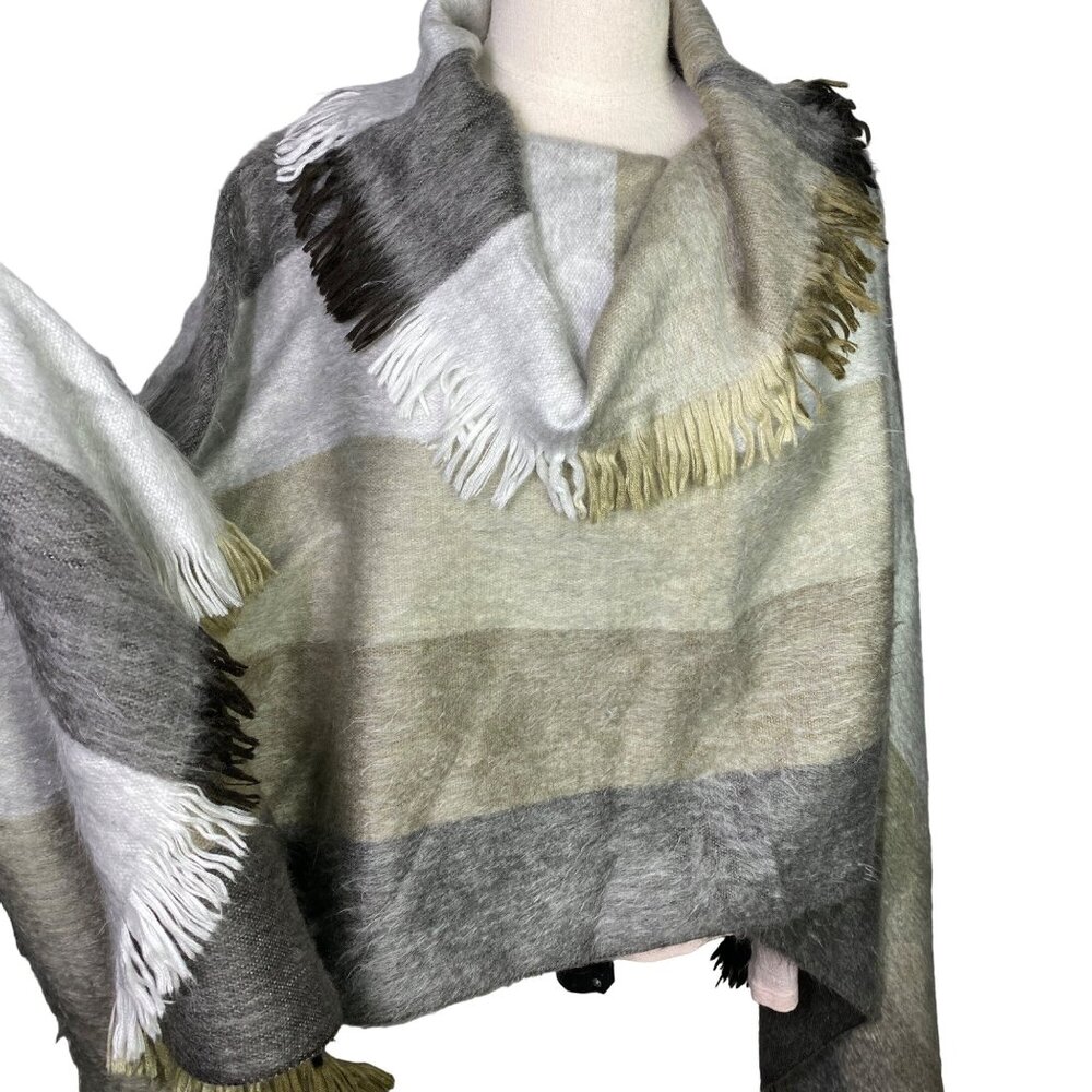 handmade Sisandina poncho wrap  comfy warm OS beige brown ivory  fuzzy 100% wool